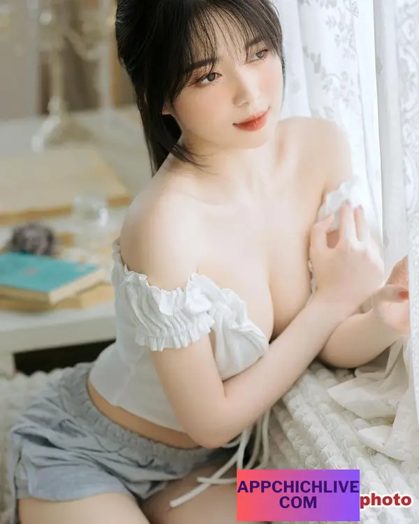 Hotgirl 2k Trang Phạm Nabi Khoe Vòng 1 Hình 8