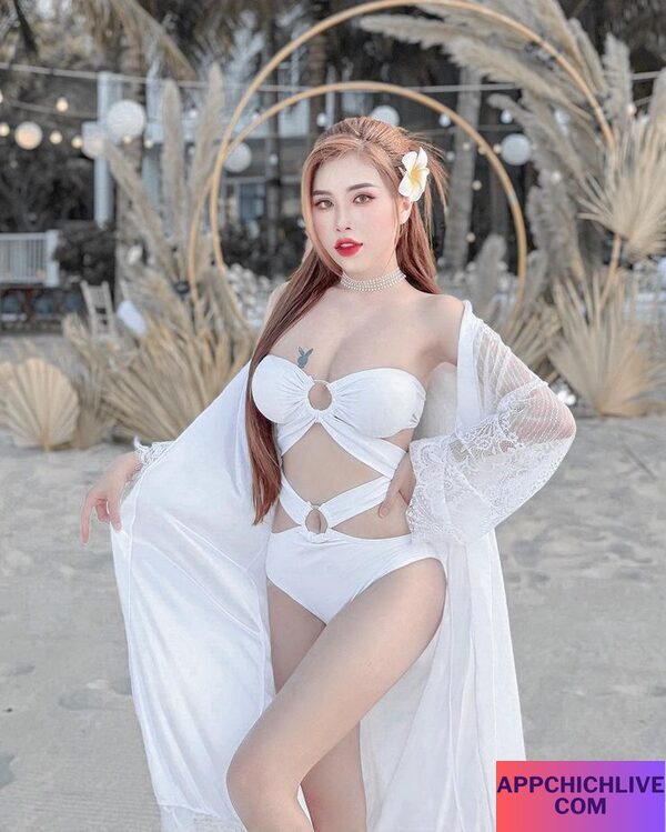 Pinky Bảo Trân Diện Bikini Hình 1