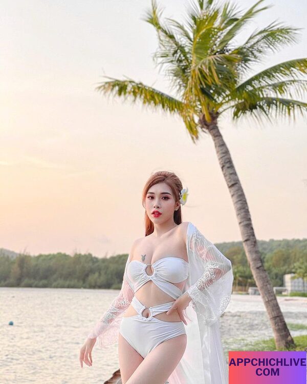 Pinky Bảo Trân Diện Bikini Hình 2