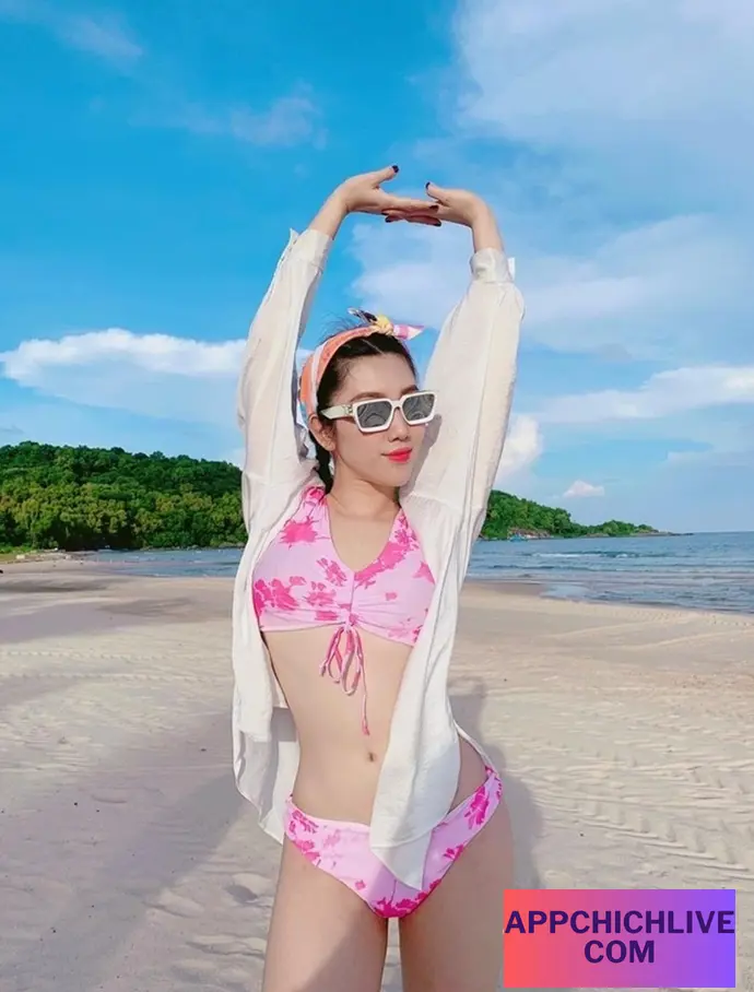 Diễn Viên Lê Huỳnh Thúy Ngân Diện Bikini Hình 3