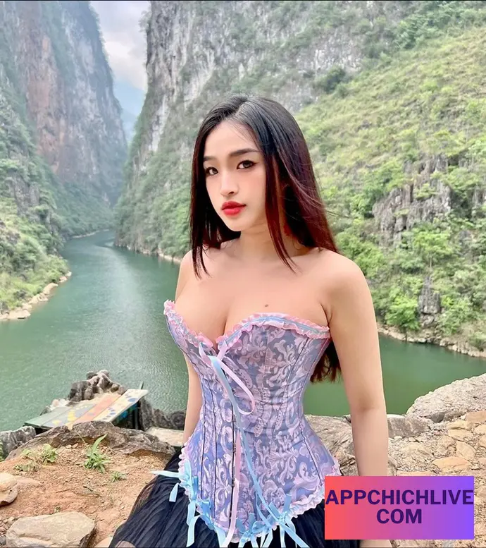 Hotgirl Phan Thị Bảo Trân Mặc Bikini Mỏng Hình 4