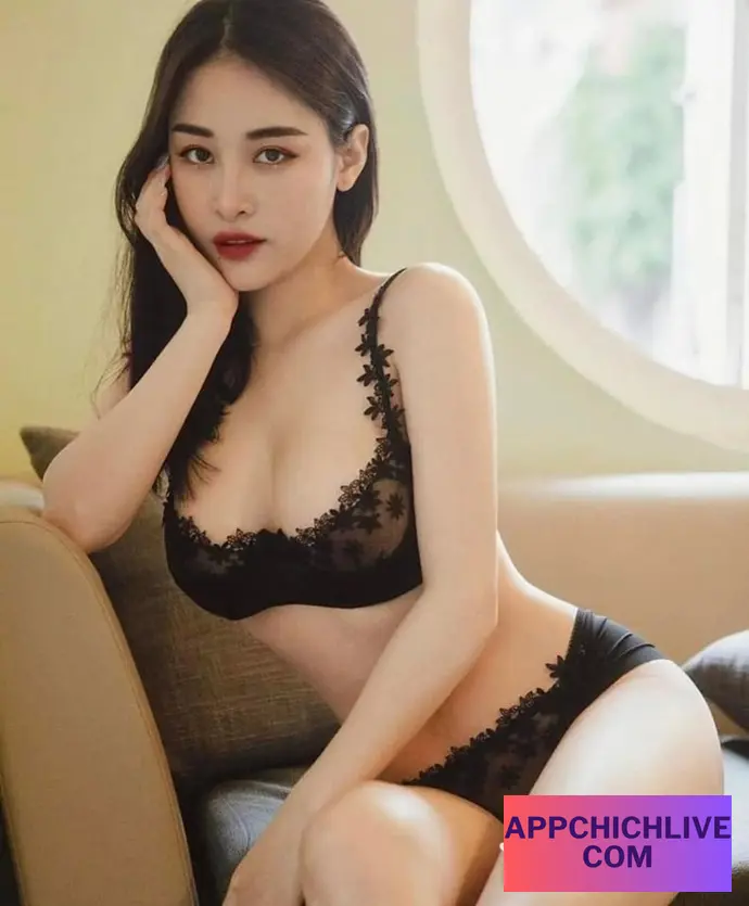 Hotgirl Vũ Thị Ngọc Khánh Khoe Đường Cong Hình 12